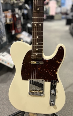 Store Special Product - Fender - American Professional II Telecaster, Rosewood Fingerboard - Olympic White